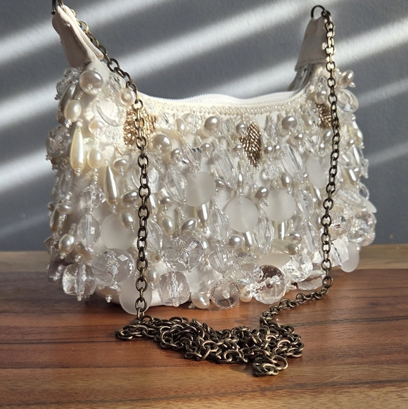 MARY FRANCES VINTAGE PEARL, CRYSTAL, BEADED, PURSE NOT CARRIED, 5"H X 8"L X "2D - Picture 13 of 13